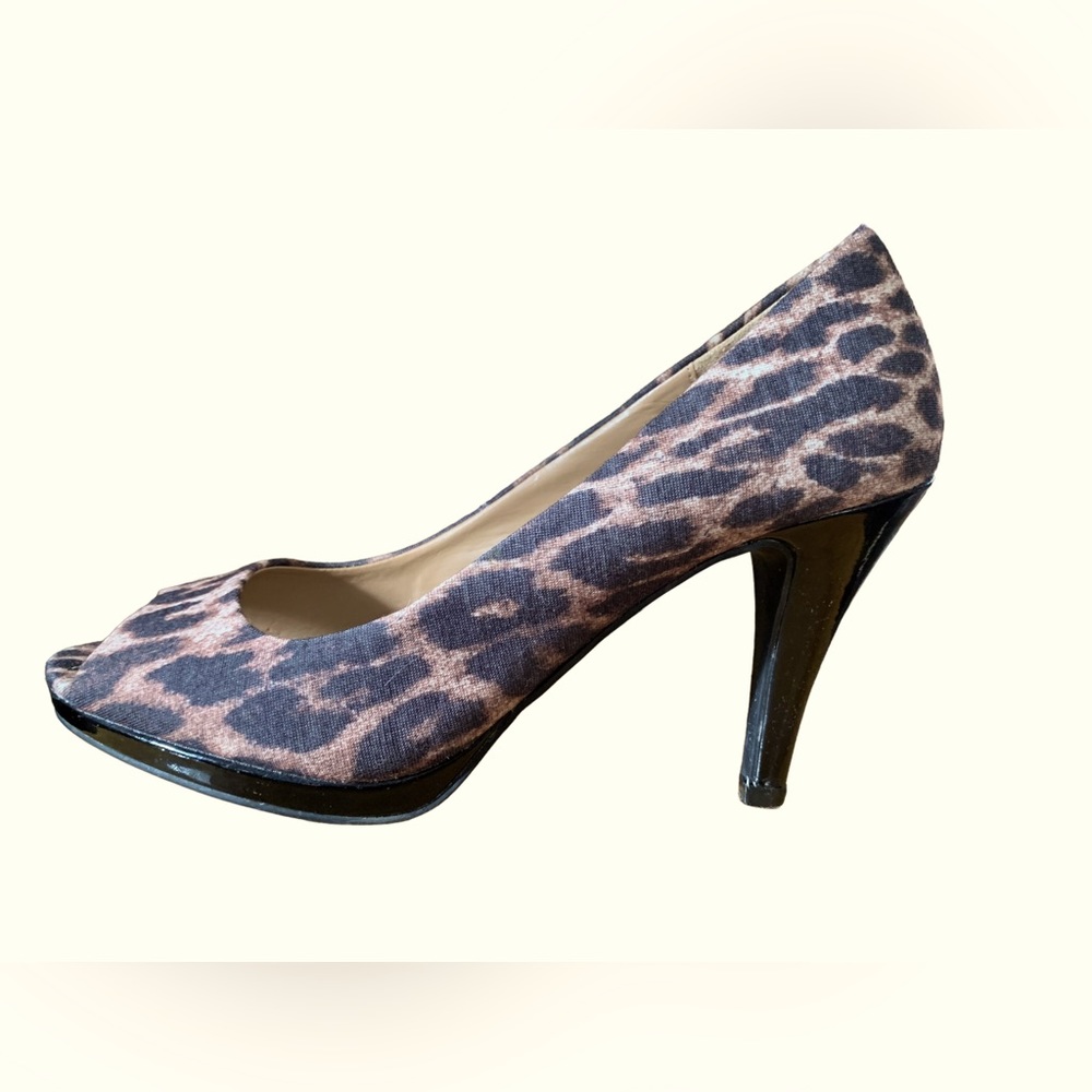 Jones Studio Cheetah/Leopard Print Stiletto Heel Peep Toe Sexy Shoes Size 7